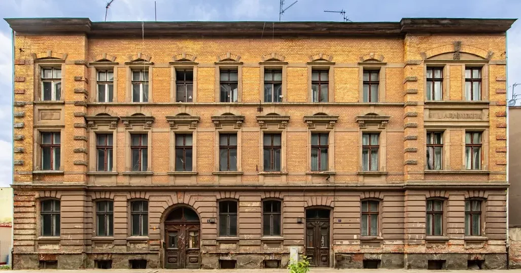 Exterior: Grottgera 5 existing building before renovation showing 19th-century brick townhouse facade with deteriorated plaster and heritage windows