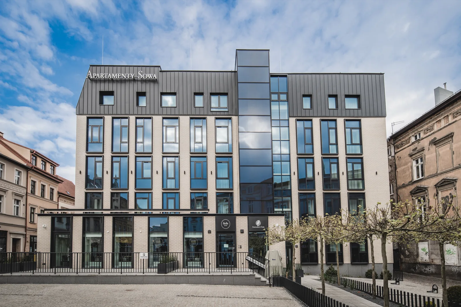 Sowa Apartments facade with Lacobel glass elevator shaft