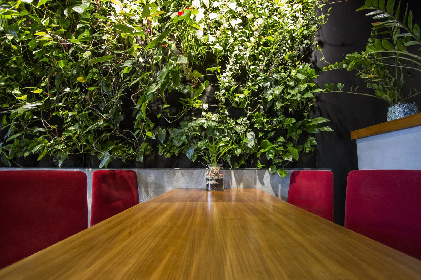 Interior: dining zone with bar behind, red chairs, sake barrel shelf display, Klimt panel, ceiling lattice