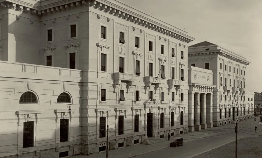 Historical black-and-white photograph of Palazzo Aporti from the 1920s, showing the original facade before the Disney headquarters conversion