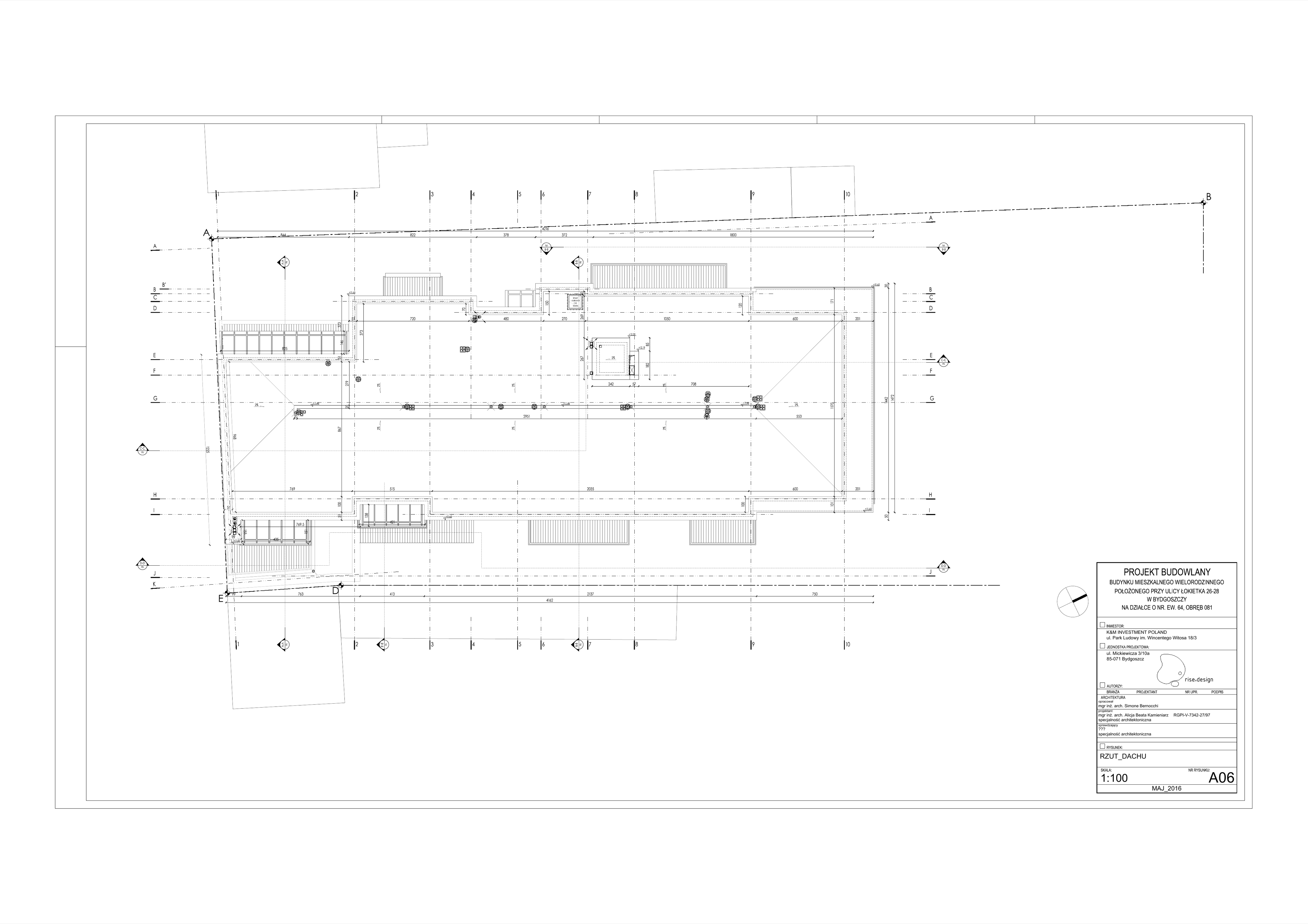 Drawing: third floor plan at 1:100 showing six top-level residential apartments with balconies and the Lamilux CI F100 roof skylight above the stairwell